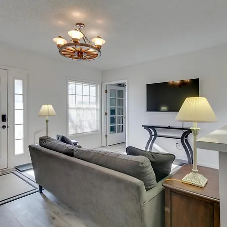 Convenient Colorado Horse Farm Apt With Balcony!